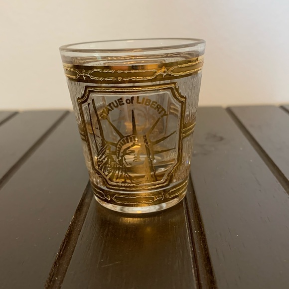 Vintage Culver 22KT Gold statue of liberty souvenir shot Glass. - Picture 2 of 7